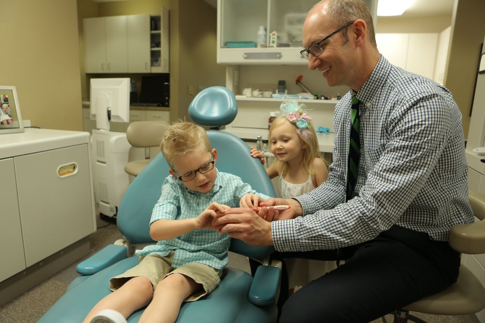 Dr. Roane with kids in dental chair at Roane Family Dental.